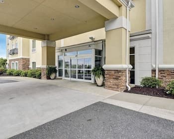 Comfort Suites near Hot Springs Park