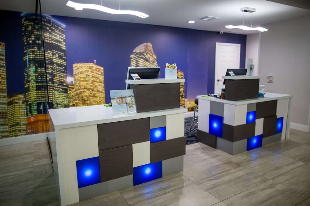 La Quinta Inn & Suites by Wyndham Houston East at Normandy