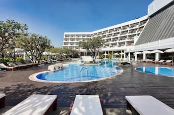 The Cha-am Methavalai Hotel