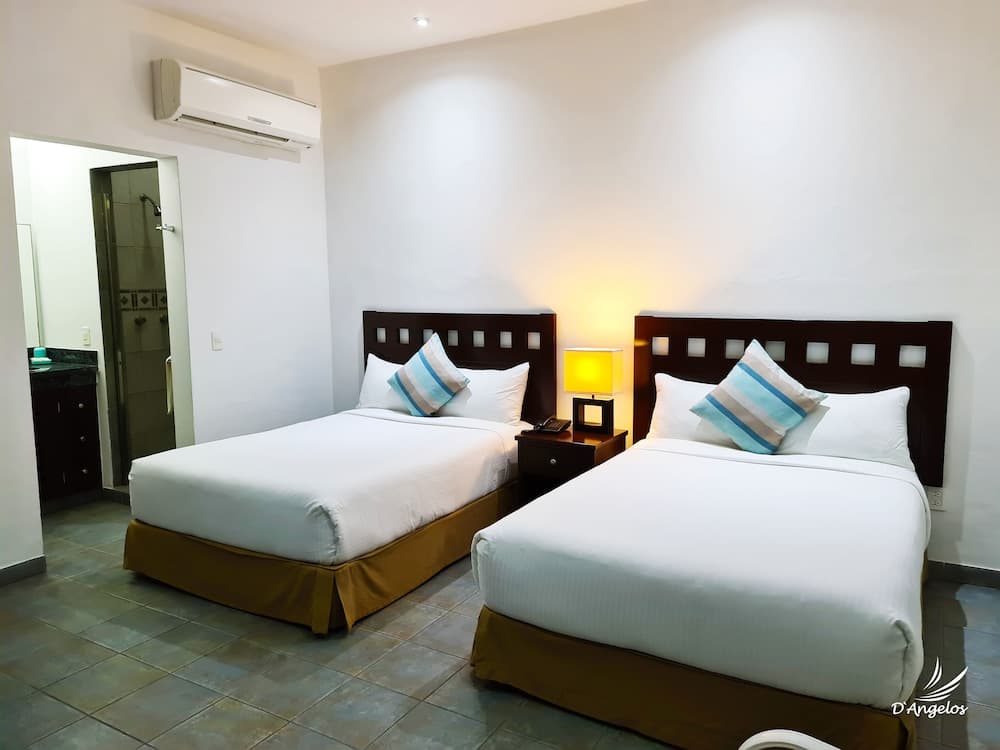 Dangelos 5ta Avenida Hotel