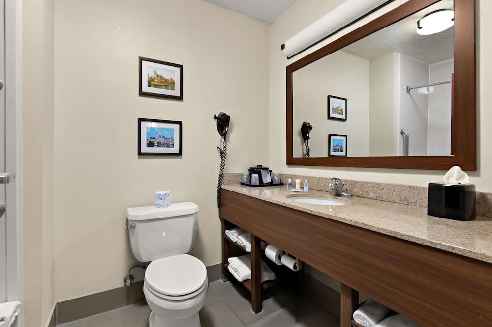 Comfort Suites Nashville near Percy Priest Lake