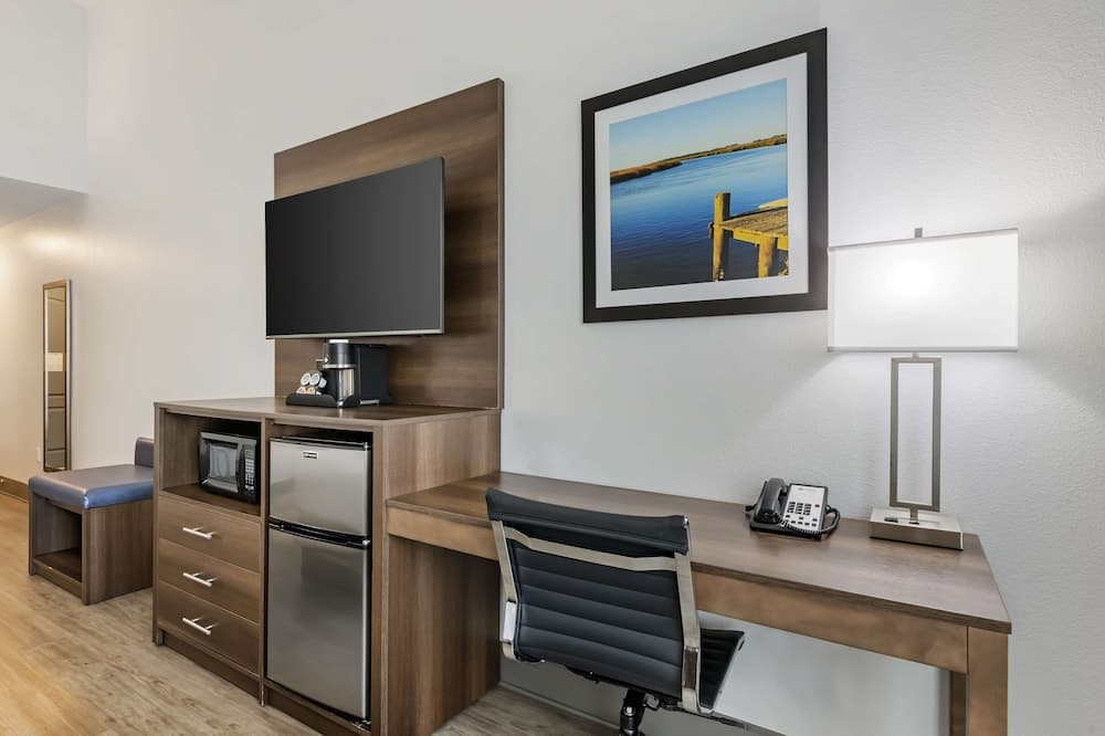 Best Western Plus First Coast Inn & Suites