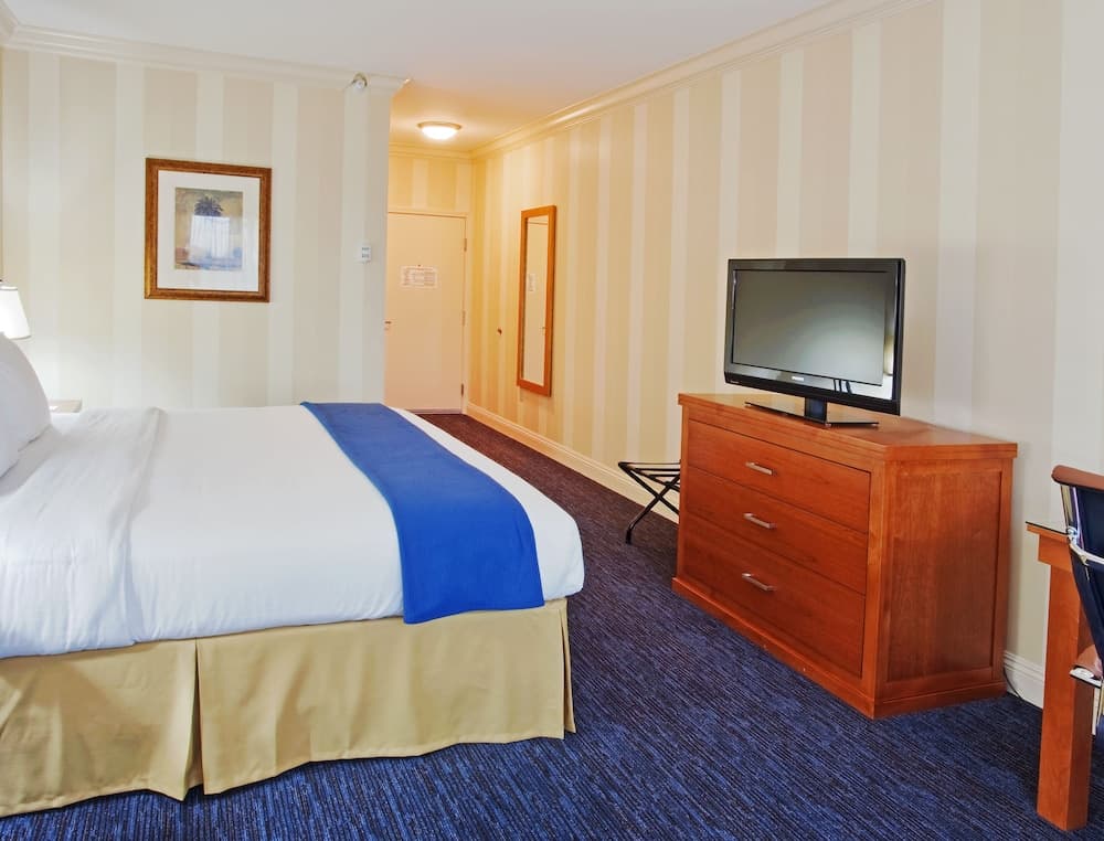 Holiday Inn Express Hotel & Suites Santa Cruz by IHG