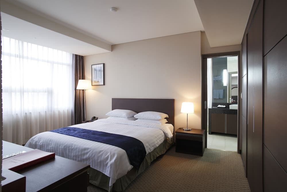 Ramada by Wyndham Dongtan Hotel