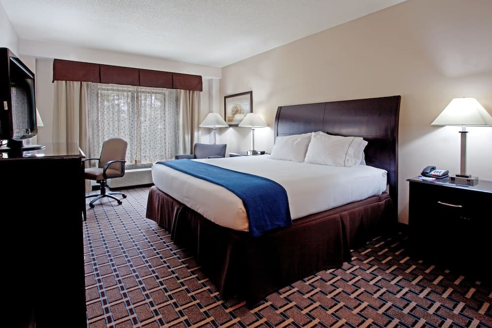 Holiday Inn Express & Suites Hope Mills-Fayetteville Arpt by IHG