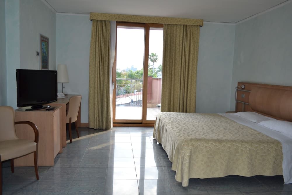 Marina Palace Hotel & Congress Hall