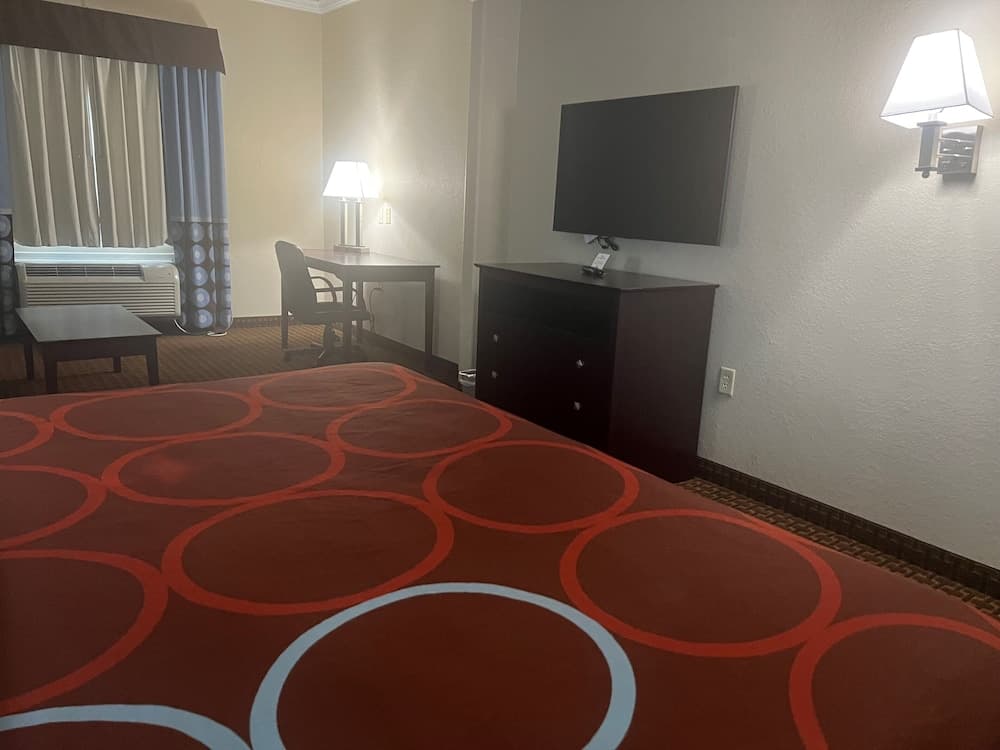 Super 8 by Wyndham IAH West/Greenspoint