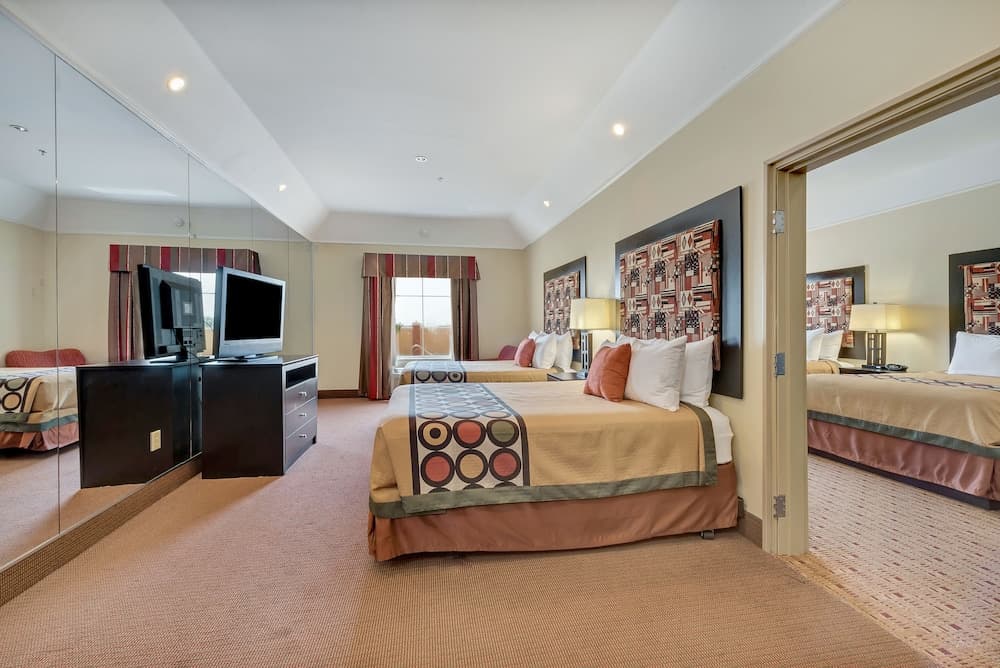 Super 8 by Wyndham Hidalgo/McAllen Area