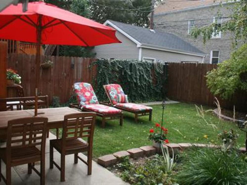 Roscoe Village Guesthouse