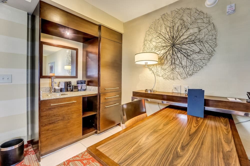 Embassy Suites Atlanta - Kennesaw Town Center