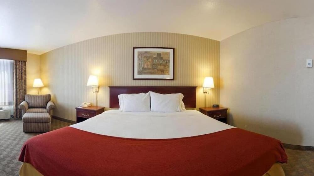 Holiday Inn Express and Suites Henderson by IHG