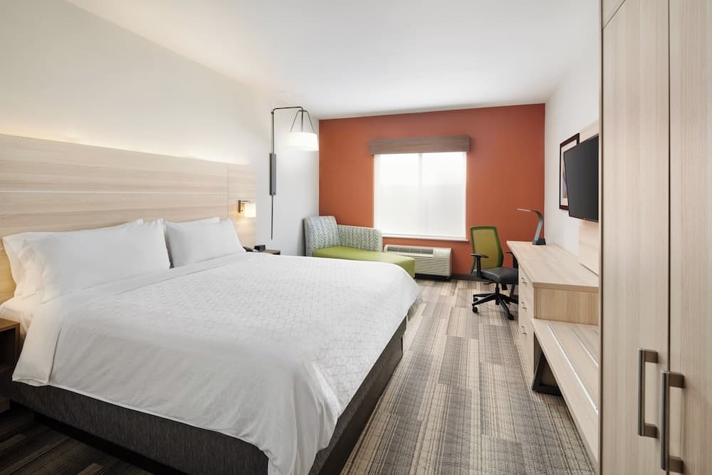 Holiday Inn Express & Suites Salem by IHG