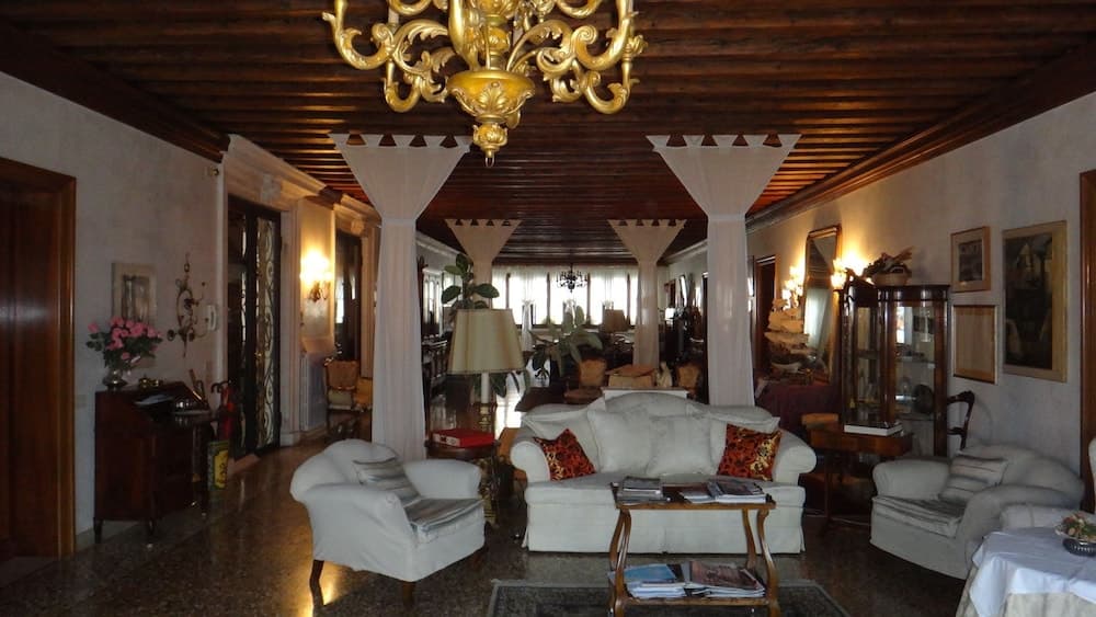 At Home A Palazzo