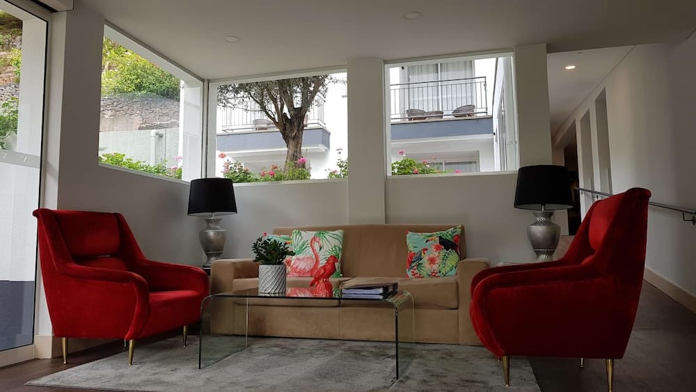 Santa Cruz Village Hotel