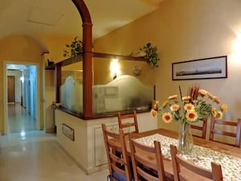 Bonapace Porta Nolana B&B