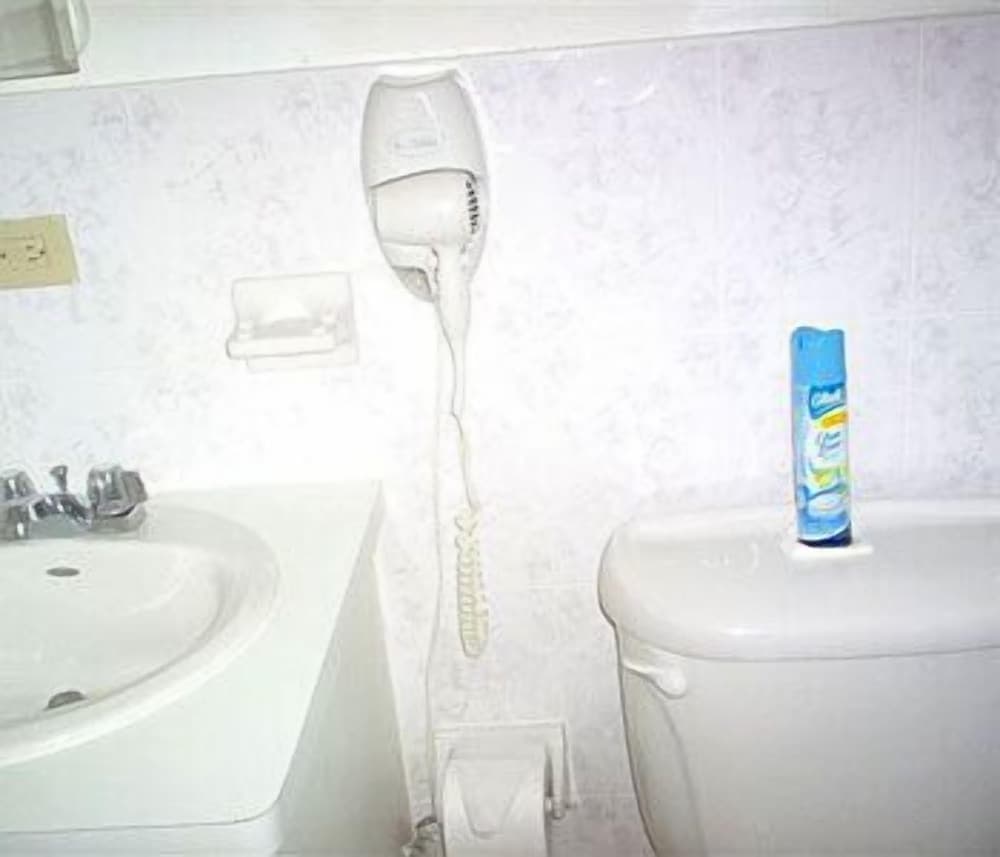 Chester's Highway Inn Bone Fish Lodge