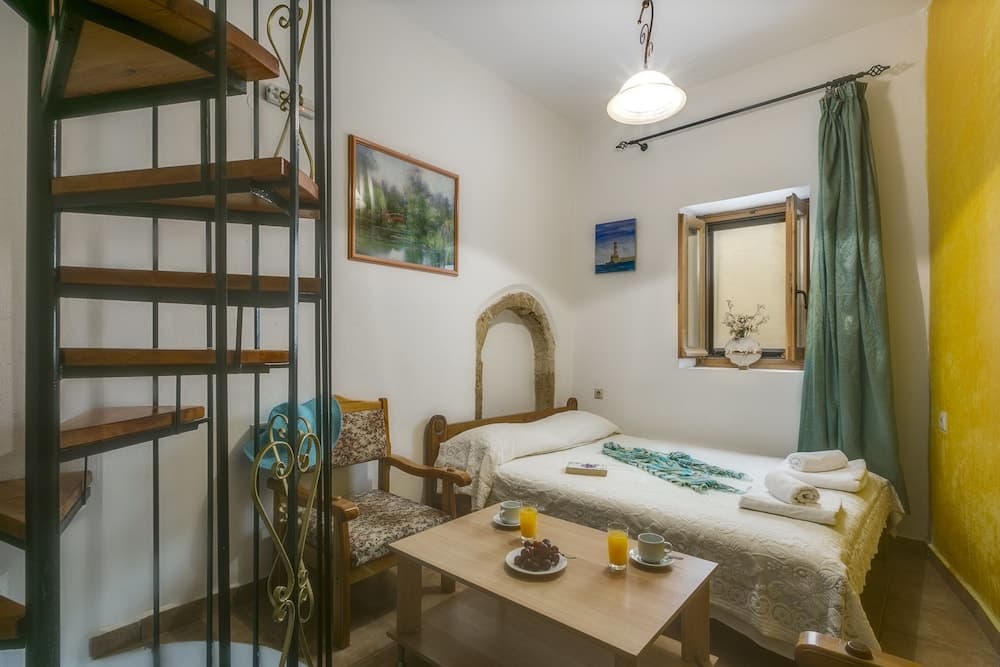 Ifigenia Rooms & Studios