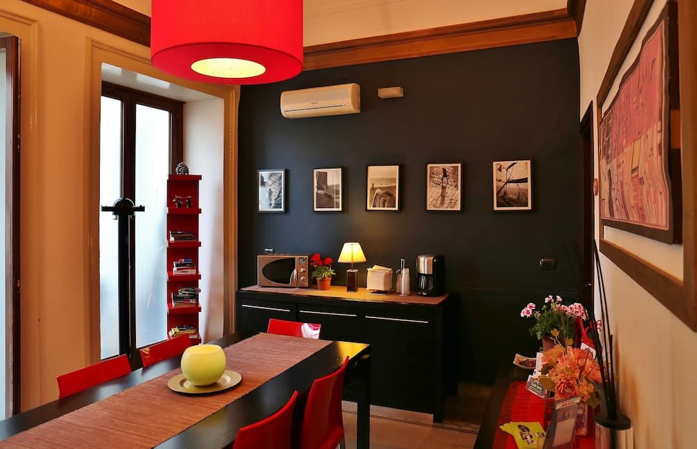 Bed and Breakfast Opera