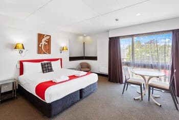 136 On Bealey - Motel