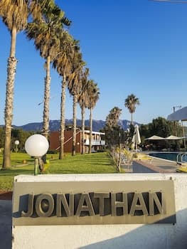 Jonathan Studio Apartments