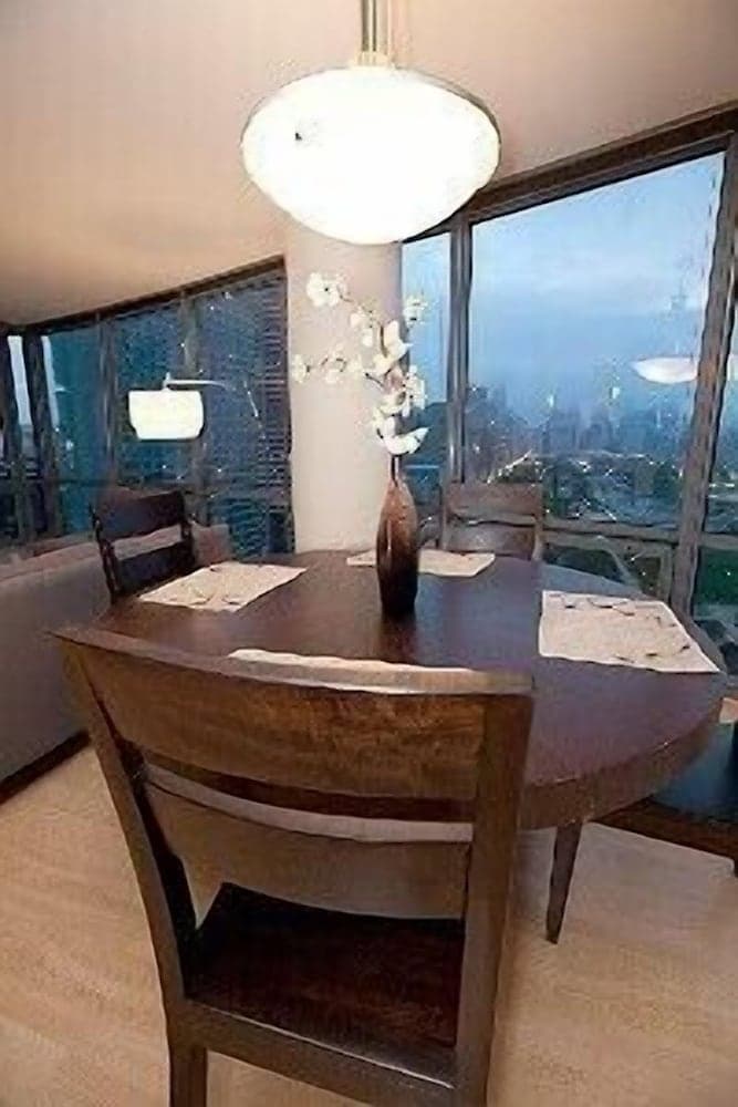 Chicago Downtown Condo - Michigan Ave Suite ID 14-15