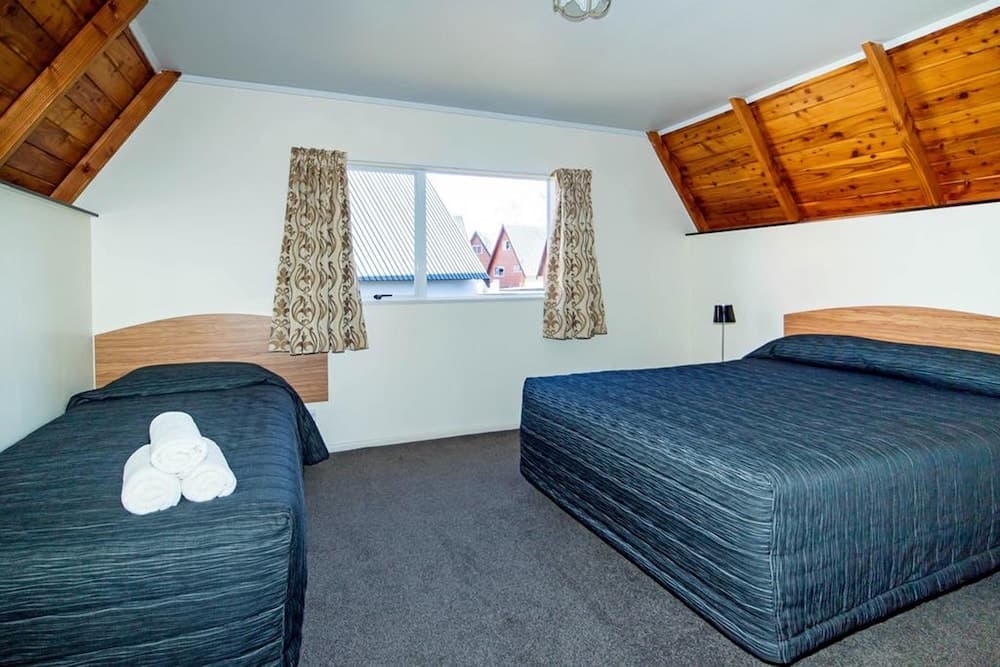 Mountain Chalets Motel