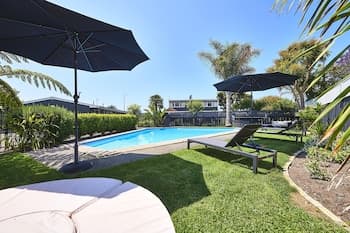 Cobblestone Court Motel – Wenzel Motels