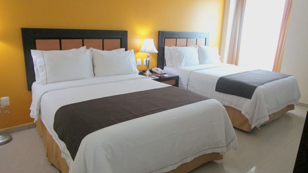 Holiday Inn Express Paraiso Dos Bocas by IHG