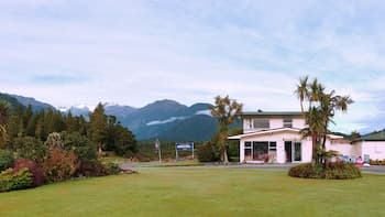 Glacier View Motel