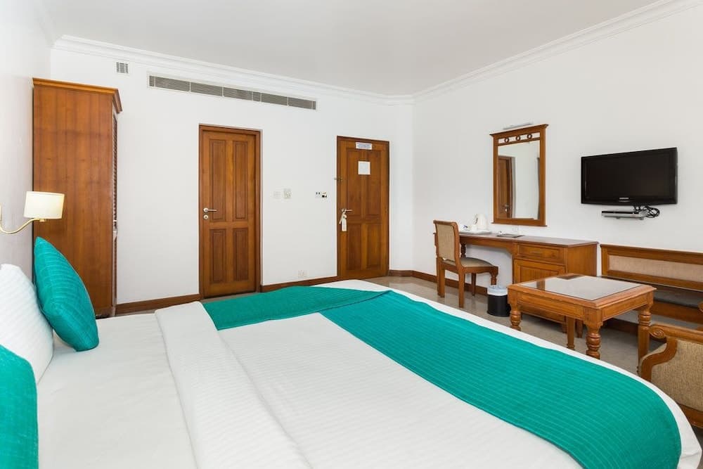 The Avenue Center Hotel