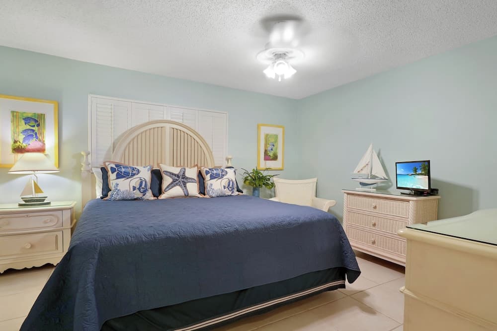 Aqua Bay Club Condos