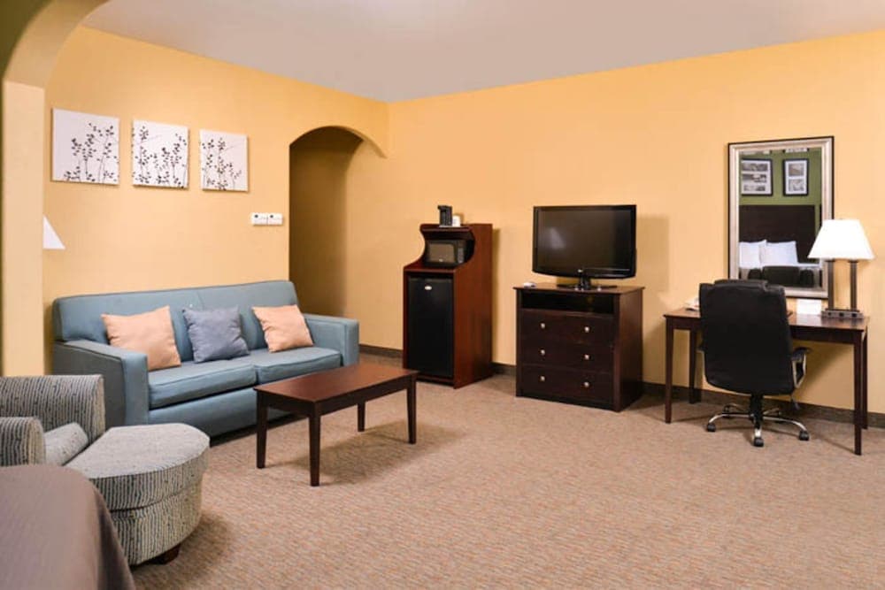 Sleep Inn & Suites Near Downtown North