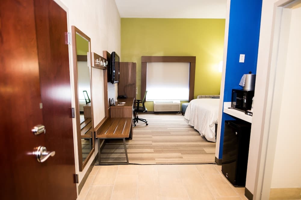 Holiday Inn Express Hotel and Suites Statesville by IHG