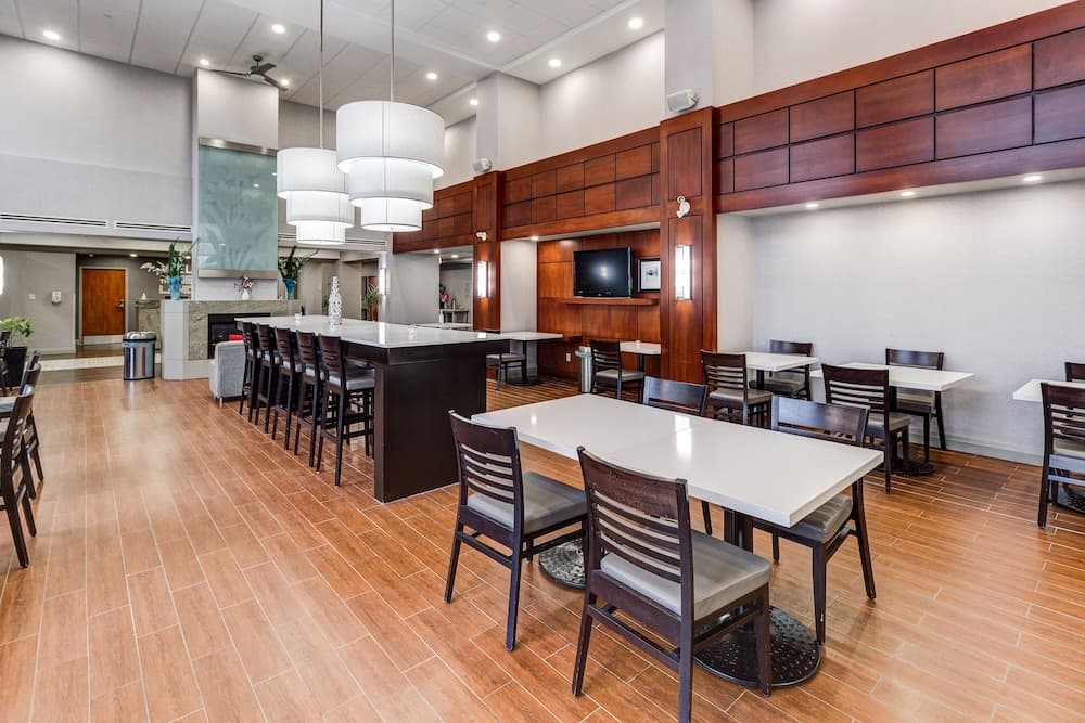 Hampton Inn & Suites by Hilton Brantford Conference Centre