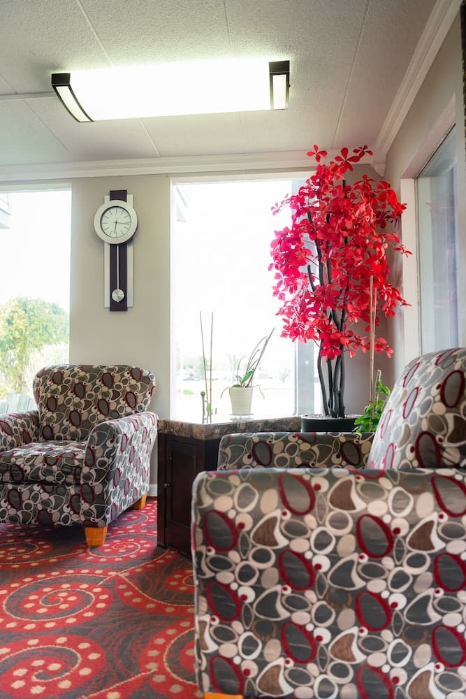 Spencer Inn and Suites