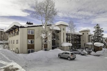 Ski Trail Condominiums by Mountain Resorts