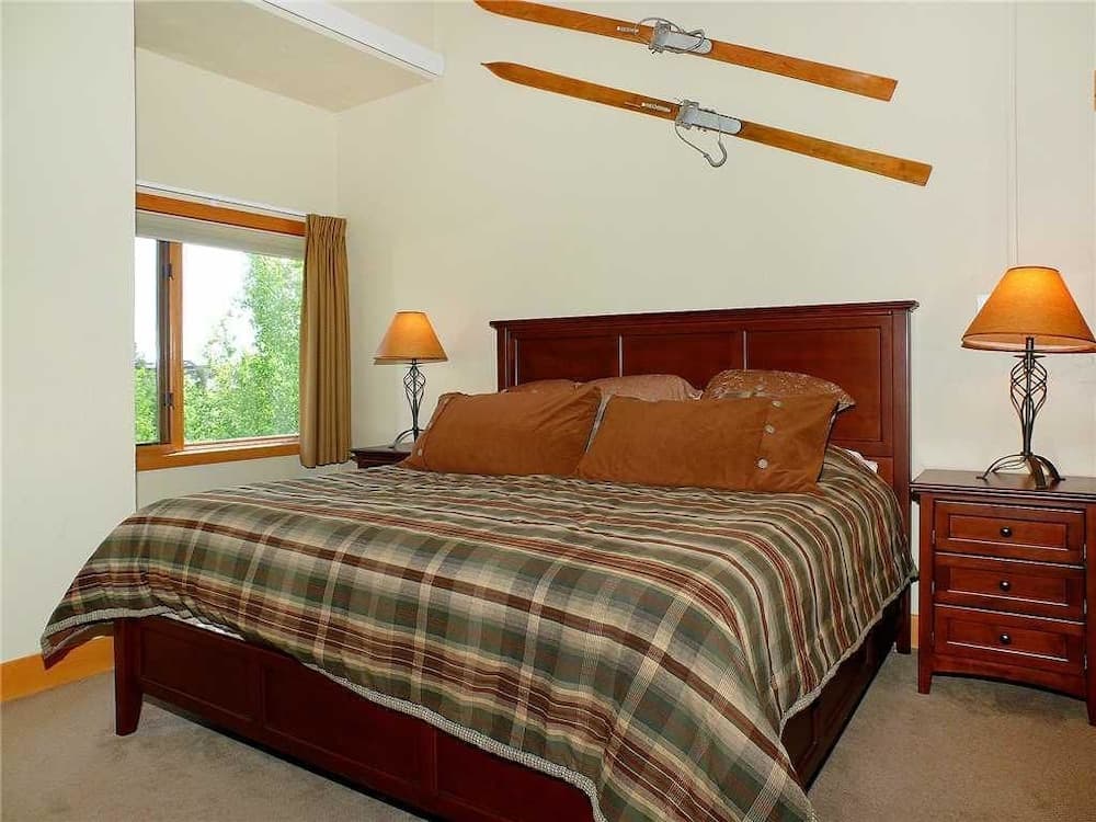 Ski Trail Condominiums by Mountain Resorts