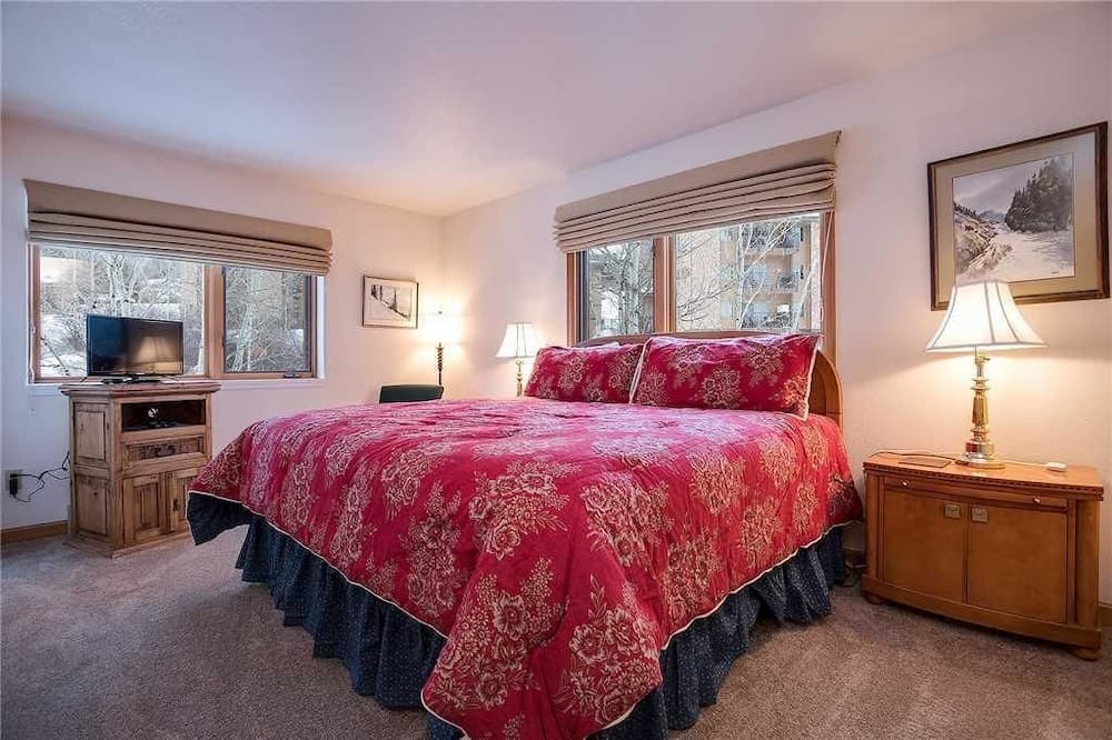 Ski Trail Condominiums by Mountain Resorts