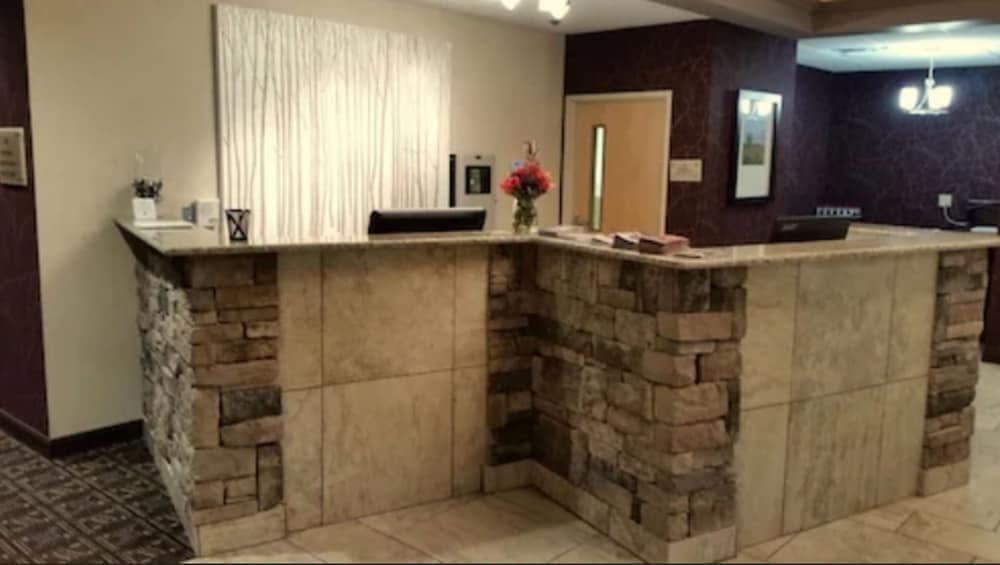 Wingate by Wyndham Elkins