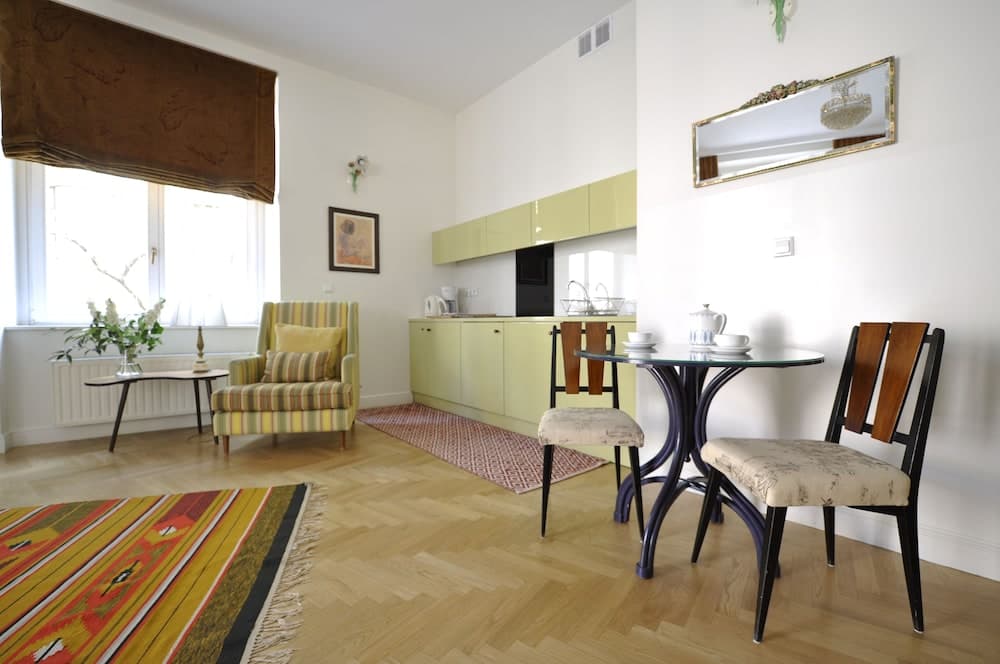 Crystal Suites Old Town