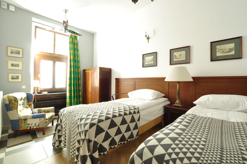 Crystal Suites Old Town