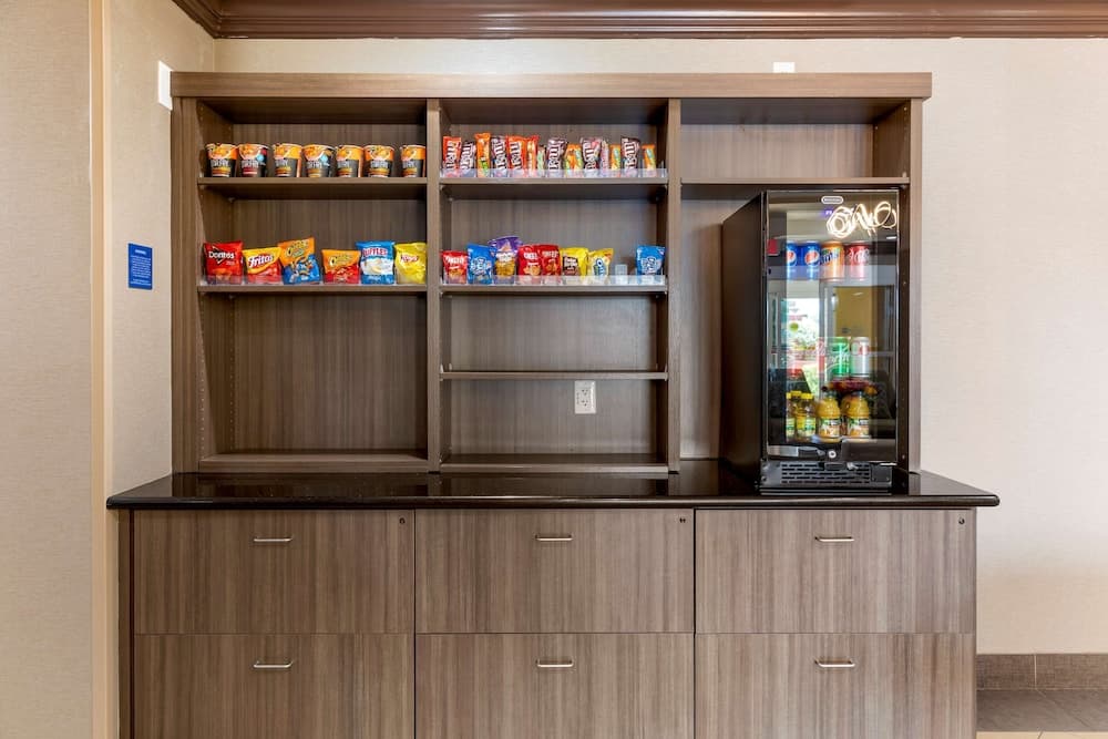 Best Western Plus Wasco Inn & Suites