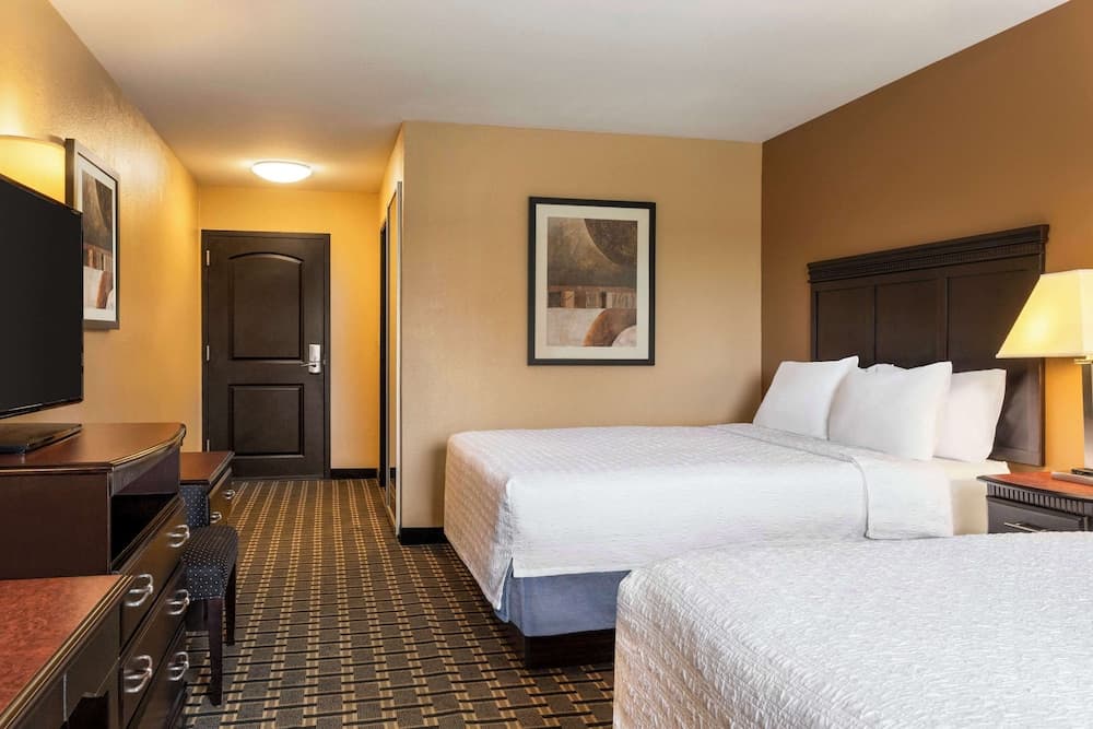 Hampton Inn and Suites Pine Bluff