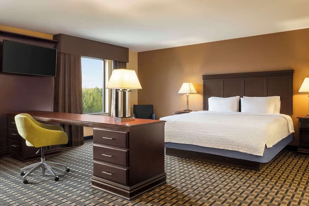 Hampton Inn and Suites Pine Bluff