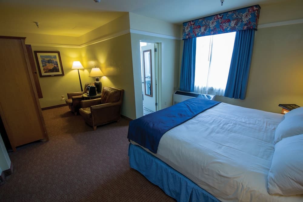 El Tovar - Inside the Park