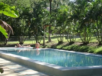 Base Airlie Beach Resort - Hostel