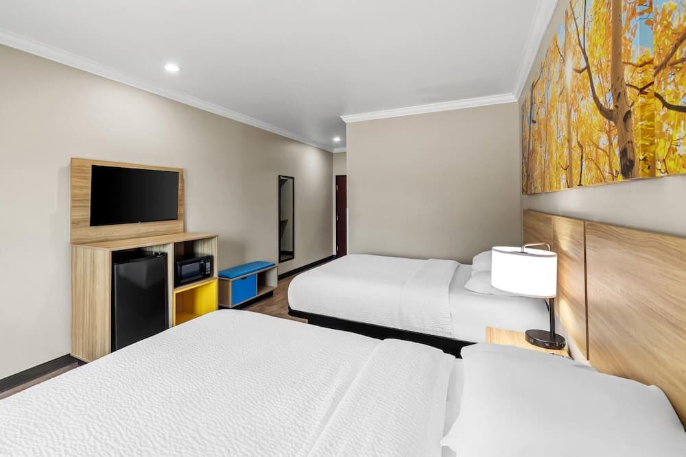 Days Inn by Wyndham Rockdale Texas