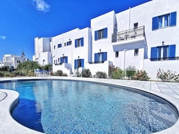 Ikaros Studios & Apartments