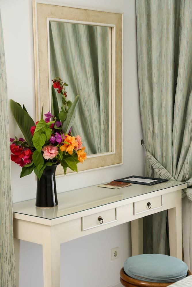 Golden Carthage Residence