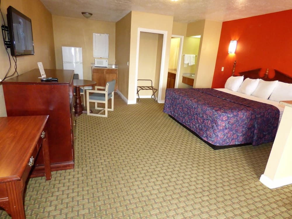 Economy Inn & Suites
